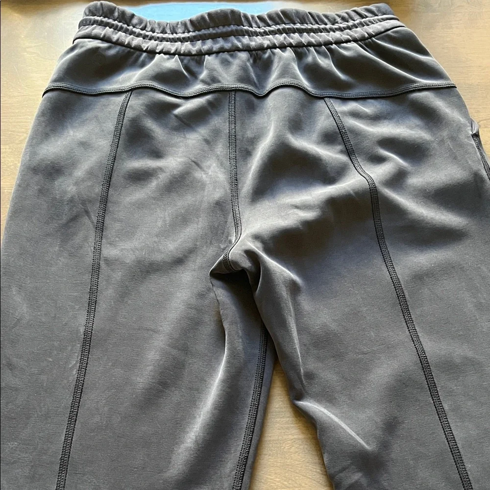 Lululemon Set. Softstreme. Size 6 top and 6 short bottom. - Picture 7 of 10